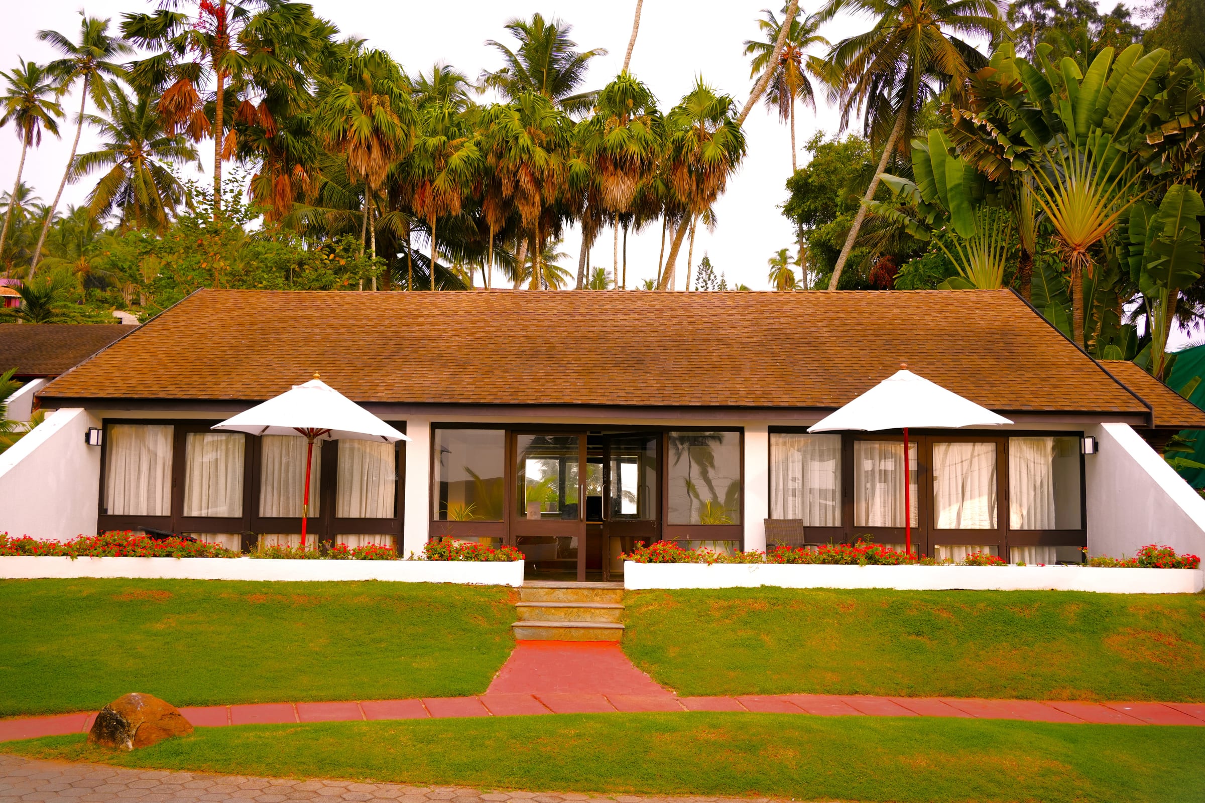 Leela Raviz Kovalam — pavilion reception